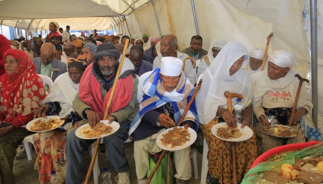 የገና ማዕድ ማጋራት በሜሪ ጆይ
